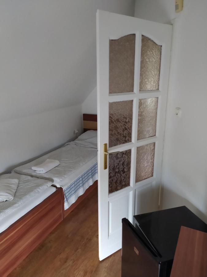 Tassi Halaszcsarda-Karasz Haz Eksteriør billede